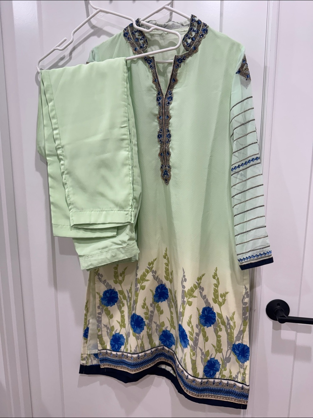 3 piece Light Green Floral Embroidered Salwar Kameez with pant and Dupatta - Picture 4 of 16